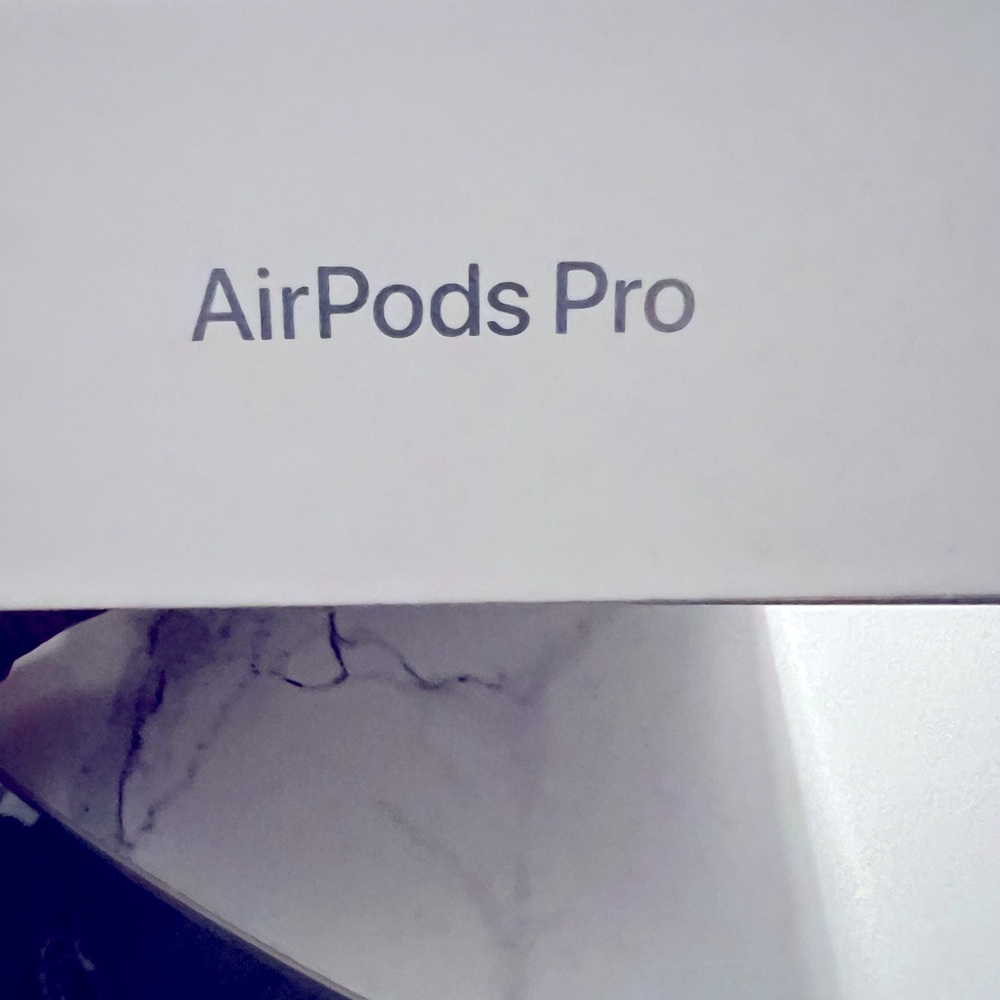 AirPods Pro (2nd Generation) - Picture 3 of 8